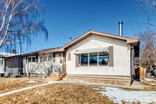 5202 44 Street, Olds, AB - Outdoor