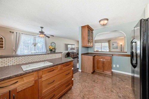 5202 44 Street, Olds, AB - Indoor Photo Showing Kitchen