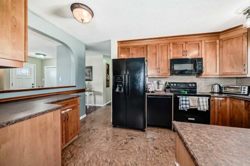5202 44 Street, Olds, AB - Indoor Photo Showing Kitchen
