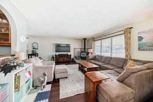 5202 44 Street, Olds, AB - Indoor Photo Showing Living Room