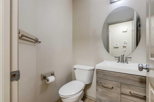 35 New Brighton Manor Se, Calgary, AB - Indoor Photo Showing Bathroom