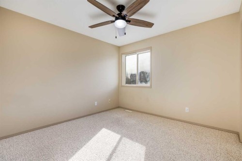 35 New Brighton Manor Se, Calgary, AB - Indoor Photo Showing Other Room