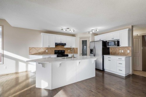 35 New Brighton Manor Se, Calgary, AB - Indoor Photo Showing Kitchen