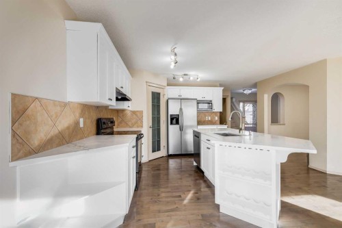 35 New Brighton Manor Se, Calgary, AB - Indoor Photo Showing Kitchen