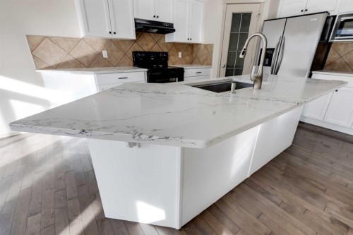 35 New Brighton Manor Se, Calgary, AB - Indoor Photo Showing Kitchen