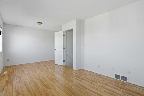 53 Saddlecrest Place Ne, Calgary, AB 