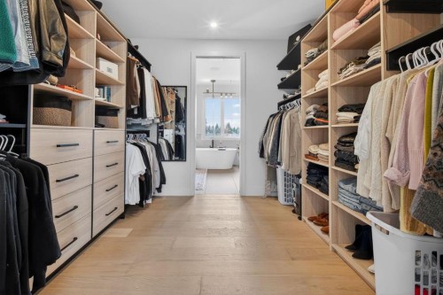 6515 Longmoor Way Sw, Calgary, AB - Indoor With Storage