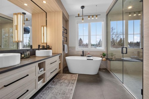 6515 Longmoor Way Sw, Calgary, AB - Indoor Photo Showing Bathroom