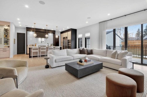 6515 Longmoor Way Sw, Calgary, AB - Indoor Photo Showing Living Room