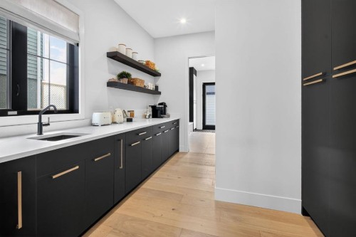 6515 Longmoor Way Sw, Calgary, AB - Indoor