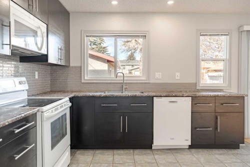 4707 Brockington Road Nw, Calgary, AB - Indoor Photo Showing Kitchen