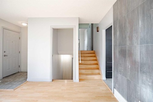 4707 Brockington Road Nw, Calgary, AB - Indoor Photo Showing Other Room