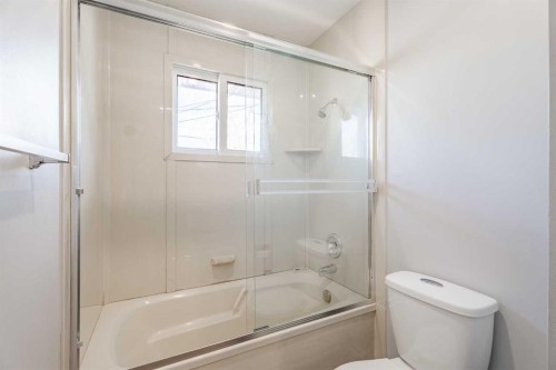 4707 Brockington Road Nw, Calgary, AB - Indoor Photo Showing Bathroom