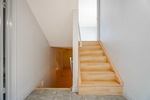 4707 Brockington Road Nw, Calgary, AB - Indoor Photo Showing Other Room