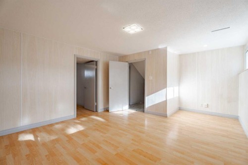 4707 Brockington Road Nw, Calgary, AB - Indoor Photo Showing Other Room