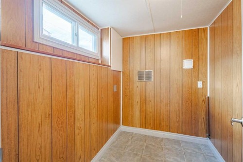 4707 Brockington Road Nw, Calgary, AB - Indoor Photo Showing Other Room