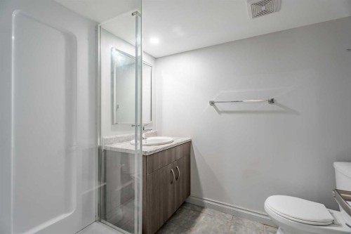 4707 Brockington Road Nw, Calgary, AB - Indoor Photo Showing Bathroom