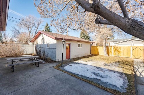 4707 Brockington Road Nw, Calgary, AB - Outdoor
