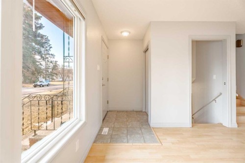 4707 Brockington Road Nw, Calgary, AB - Indoor Photo Showing Other Room