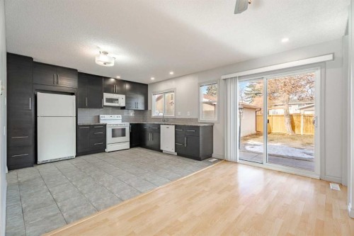 4707 Brockington Road Nw, Calgary, AB - Indoor Photo Showing Kitchen