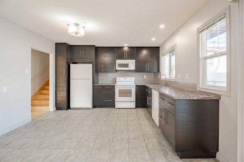 4707 Brockington Road Nw, Calgary, AB - Indoor Photo Showing Kitchen