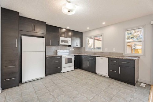 4707 Brockington Road Nw, Calgary, AB - Indoor Photo Showing Kitchen