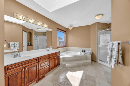 10409 Hamptons Boulevard Nw, Calgary, AB - Indoor Photo Showing Bathroom