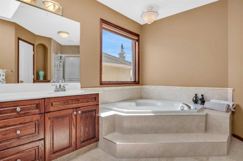 10409 Hamptons Boulevard Nw, Calgary, AB - Indoor Photo Showing Bathroom