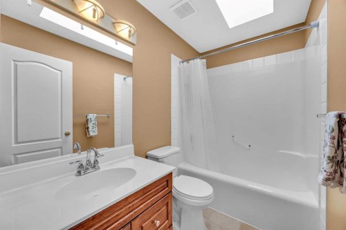 10409 Hamptons Boulevard Nw, Calgary, AB - Indoor Photo Showing Bathroom