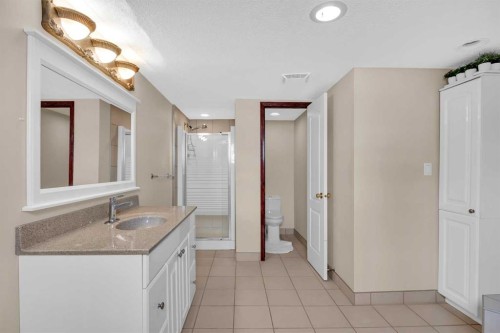 10409 Hamptons Boulevard Nw, Calgary, AB - Indoor Photo Showing Bathroom