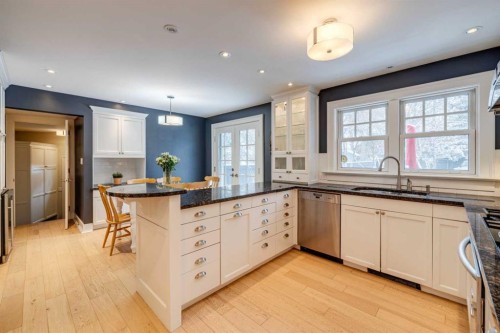 3920 Crestview Road Sw, Calgary, AB - Indoor Photo Showing Kitchen
