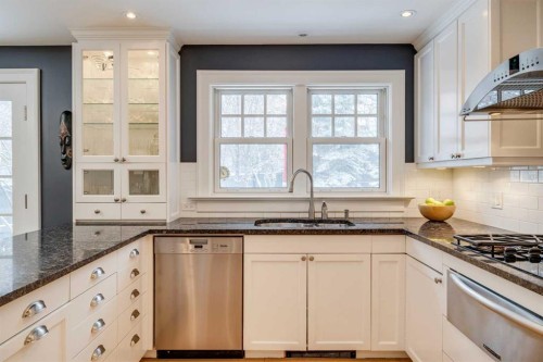 3920 Crestview Road Sw, Calgary, AB - Indoor Photo Showing Kitchen