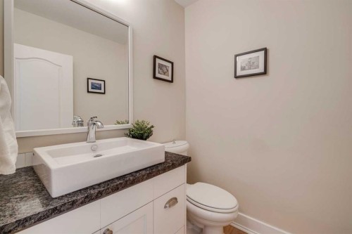 3920 Crestview Road Sw, Calgary, AB - Indoor Photo Showing Bathroom
