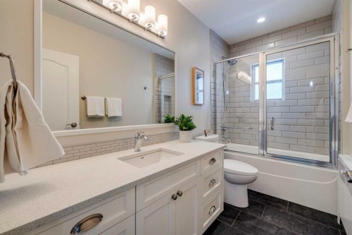 3920 Crestview Road Sw, Calgary, AB - Indoor Photo Showing Bathroom