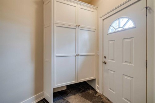 3920 Crestview Road Sw, Calgary, AB - Indoor Photo Showing Other Room