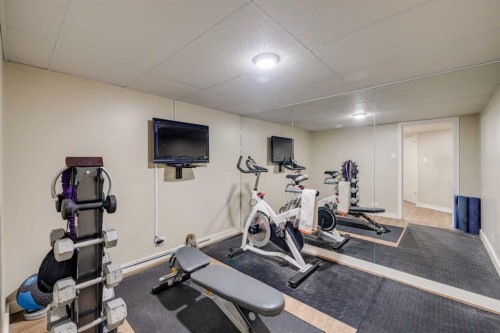 3920 Crestview Road Sw, Calgary, AB - Indoor Photo Showing Gym Room
