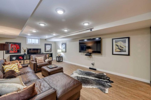 3920 Crestview Road Sw, Calgary, AB - Indoor Photo Showing Living Room