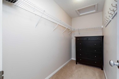 2 Everridge Villas Sw, Calgary, AB - Indoor Photo Showing Other Room