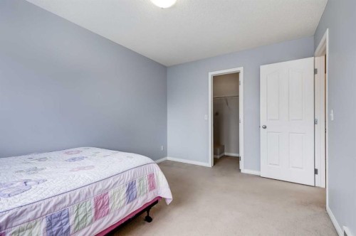 2 Everridge Villas Sw, Calgary, AB - Indoor Photo Showing Bedroom