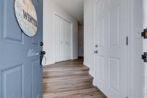 2 Everridge Villas Sw, Calgary, AB - Indoor Photo Showing Other Room