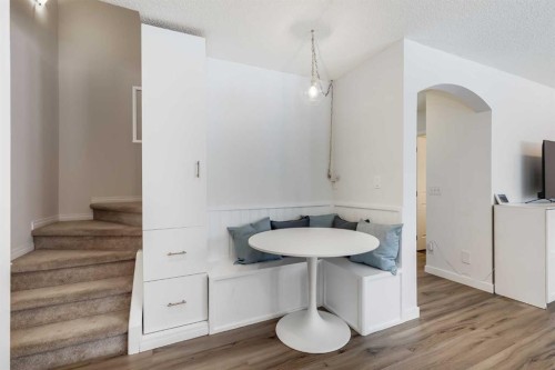 2 Everridge Villas Sw, Calgary, AB - Indoor Photo Showing Other Room