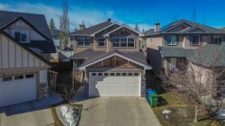 220 Everwillow Green SW Calgary, AB T2Y 4V9
