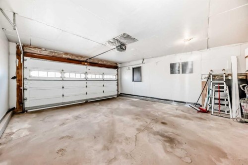 61 Citadel Hills Circle Nw, Calgary, AB - Indoor Photo Showing Garage
