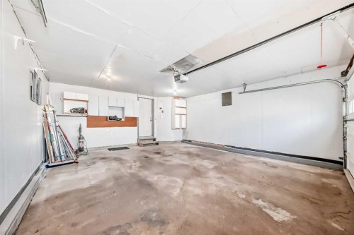 61 Citadel Hills Circle Nw, Calgary, AB - Indoor Photo Showing Garage