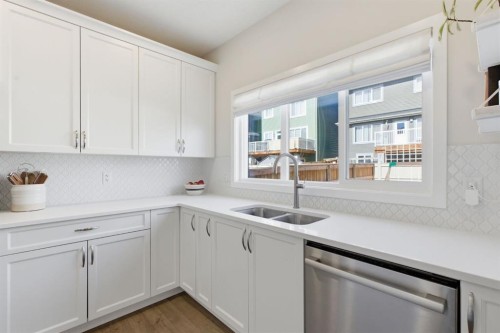 316 Sundown View, Cochrane, AB - Indoor Photo Showing Kitchen With Double Sink