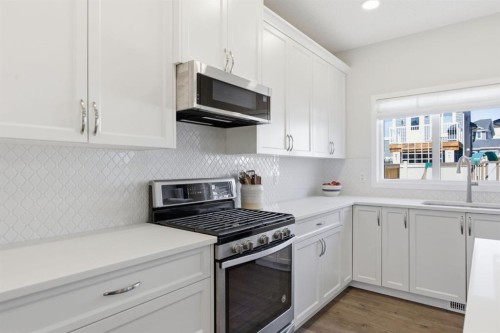 316 Sundown View, Cochrane, AB - Indoor Photo Showing Kitchen