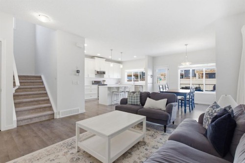 316 Sundown View, Cochrane, AB - Indoor Photo Showing Living Room