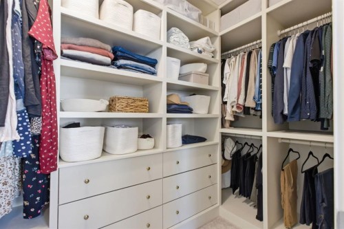 316 Sundown View, Cochrane, AB - Indoor With Storage