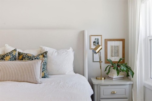 316 Sundown View, Cochrane, AB - Indoor Photo Showing Bedroom