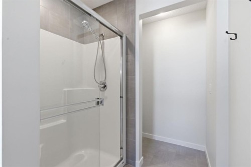 316 Sundown View, Cochrane, AB - Indoor Photo Showing Bathroom